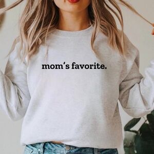 Ash Gray Sweatshirt with‎ 'Mom's Favorite' Print